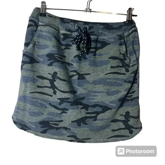 Sundry Dresses & Skirts - Sundry For Camo Saturday Skirt stretchy with pockets  size 0